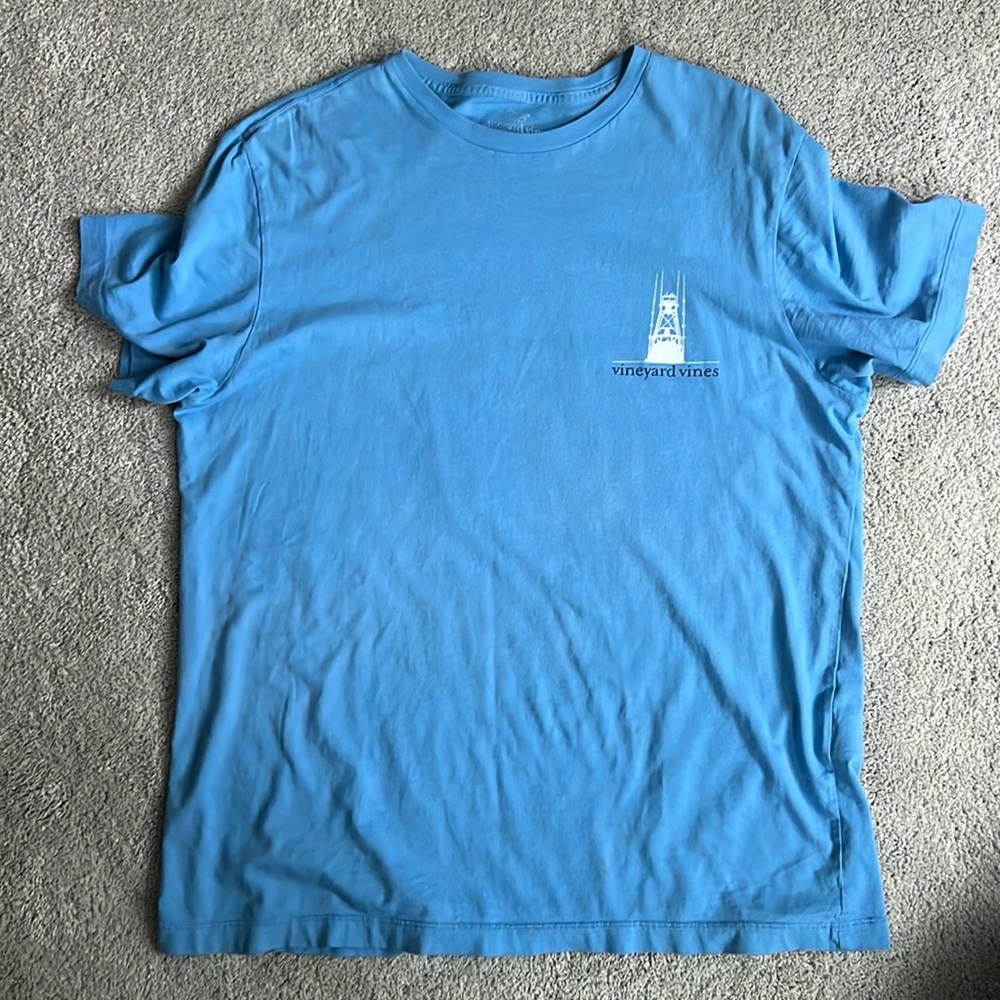 Vineyard Vines men’s medium T shirt